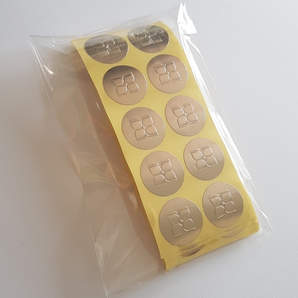 250 pcs BCBG Stickers Rare Gold Stickers 1" in. - Picture 10 of 10